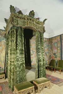 Orijinal 16. yüzyıl mobilya ve asma ile Yeşil Yatak Odası gösteren Hardwick Hall, Derbyshire, İç (H8044) by Unbekannt Unbekannt