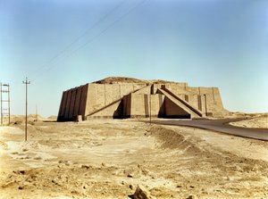 Zigguratın kuzeydoğu cephesi, MÖ 2100 dolayları (fotoğraf) by Unbekannt Unbekannt