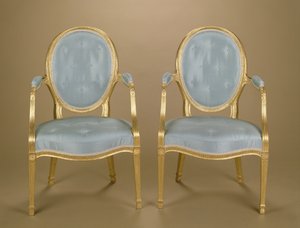 Adam oval sırtlı yaldızlı oyma sandalye çifti, mavi döşemeli, c.1780 by Unbekannt Unbekannt