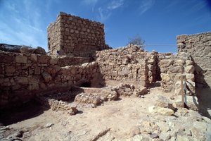 Büyük Herod (MÖ 73-4) tarafından MÖ 37-31 yılları arasında yaptırılan kale sarayının kalıntıları by Unbekannt Unbekannt