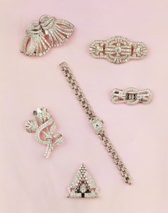 Elmas takı seçimi: baget ve markiz şekilli elmas sprey broş; Art Deco elmas klipsi; panel elmas broş; ladys dikdörtgen kasa elmas izle by Unbekannt Unbekannt
