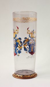 Stangenglas (Alman kabı) emaye hanedan dekorasyon, gümüş yaldızlı montaj, muhtemelen Güney Almanya, 1562 by Unbekannt Unbekannt