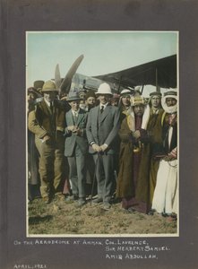 T.E. Lawrence, Sir Herbert Samuel ve Amir Abdullah, Amman havaalanında, Ürdün, 1921 (elle renkli baskı) by Unbekannt Unbekannt