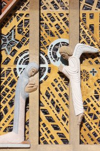 Raymond Vaillant, Hyeres, Fransa tarafından tasarlanan Notre-Dame de Consolation kilisesindeki duyuru heykeli by Unbekannt