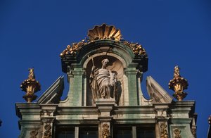 Belçika, Brüksel, Grand Place, mimari detay by Benjamin Baud