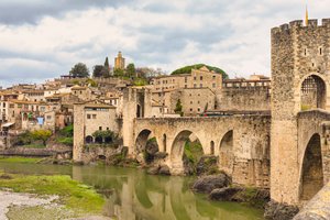 Besalu, Girona Eyaleti, Katalonya, İspanya., 2018 (fotoğraf) by Unbekannter Künstler