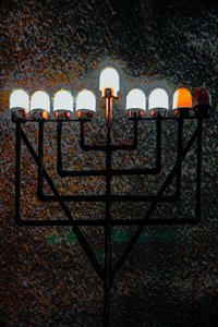 Büyük Sinagog Menorah, 2018 (el boyaması fotoğraf) by Unbekannter Künstler