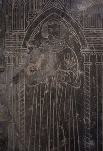 Katedral koleksiyonu. Taş levha parçası. Kısma. Bir kilise görevlisi. Köken kilisesi (Tournai'li Saint-Quentin. 13. yüzyılın sonu. by Unbekannter Künstler