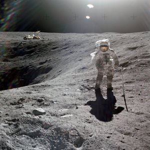 Charles M. Duke, Jr., Apollo 16 görevinin ay modülü pilotu, Erik Krateri