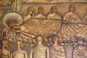 Chua Thiep Uzun budist pagodası. Buda uzanmış. 45 yıl Dharma