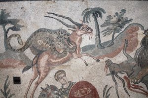 Büyük av mozaiğinin detayı. Bir ceylana saldıran bir leopar. 3. - 4. yüzyıl. Casale, Sicilya