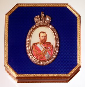 Çar Nicholas II portresi ile Faberge mavi emaye kutu, by Unbekannt