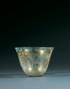 Fatımi parıltısı boyalı parçalı fincan, 10. - 11. yüzyıl by Unbekannt