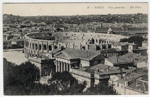 Languedoc Roussillon, Gard (30), Nimes: arenes ve Maison Carree ile şehrin genel görünümü - 19.-20. yüzyılın sonlarında kartpostal by William M. Timlin