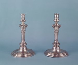 Louis XV gümüş şamdanlar by Unbekannt