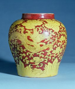 Ming kırmızı ve sarı korkuluk çubuğu (Chia ching işareti) (1522-66) by Unbekannt