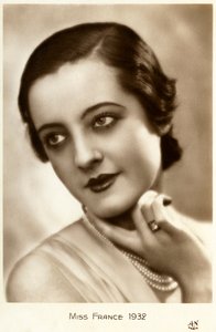 Fransa Güzeli 1932 (kartpostal) by Unbekannt