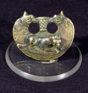 Griffin kafaları ve niello çizgili bir kaplan ile süslenmiş binek, MS 1. yüzyılın sonları - 2. yüzyılın başlarında (bronz) by Unbekannt