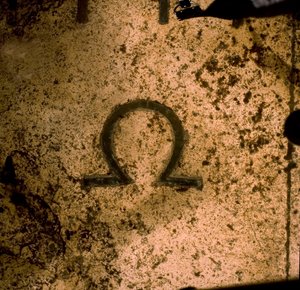 Augustus Güneş Saati üzerindeki Omega sembolü (fotoğraf) by Unbekannt