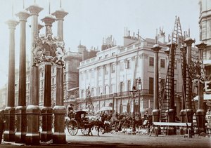 Park Lane, Kraliçe Victoria'nın Elmas Jübilesi için dekore ediliyor by Unbekannt