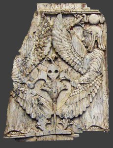 Kanatlı yaratıkları betimleyen plaket, Nemrut, Mezopotamya, MÖ 8-7. yy by Unbekannt