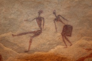 Kaya sanatı, Tarih Öncesi: Mısır, Uweinat masifinde süslü bir barınakta iki karakterin (çift) bir kaya resminin detayı. (MÖ 8000 ila 3000 yıl arası dönem). fotoğrafçılık by Unbekannt