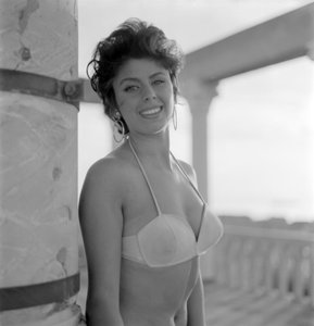 Aktris, YILDIZ CELINA CELY VENEDİK LİDO PLAJINDA - 1957 by Unbekannt
