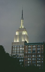 Geceleri Empire State Binası (fotoğraf) by Unbekannt