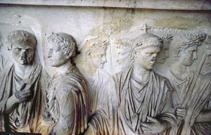Arka Cephe, bir grup Roma vatandaşını betimleyen antik kabartma süslemenin detayı (Augustus'un Ara Pacis'inden bazı parçalar) (taş) by Unbekannt
