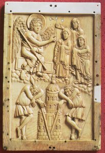 Mezardaki Üç Maries, oymalı plaket, Charlemagne Sarayı Okulu, Fransızca (fildişi) by Unbekannt