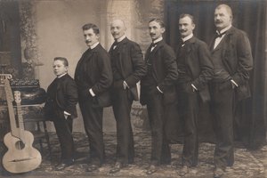 Tanımlanamayan Schrammel Sextett, 1910 dolayları (s/b fotoğraf) by Unbekannter Künstler