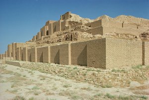 Elam Kralı Untash-Gal (MÖ 1265-46) tarafından yaptırılan Ziggurat