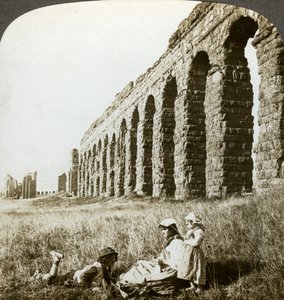 Claudius Su Kemeri ve Campagna, Roma, İtalya. by Underwood and Underwood