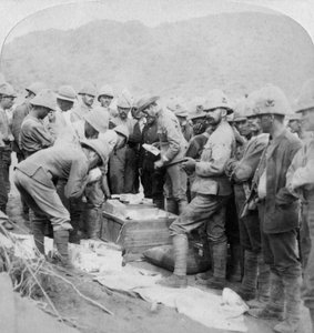 Evden Noel hediyeleri Methuen ile birlikte Modder Nehri, Güney Afrika, 1900. by Underwood and Underwood