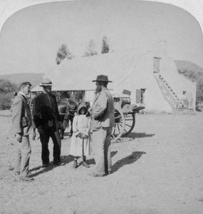 Güney Afrika, Brandfort yakınlarındaki evinde bir Boer çiftçisiyle röportaj, Boer Savaşı, 1901. by Underwood and Underwood