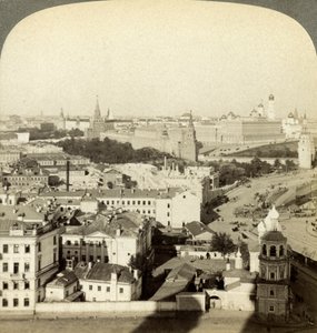 Kremlin Duvarı, Moskova, Rusya. by Underwood and Underwood