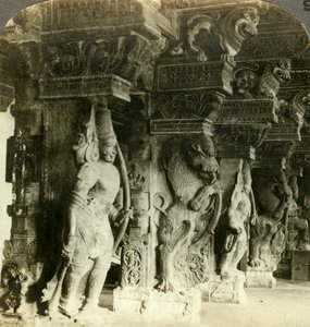 Bir Hindu tapınağının sütunları, Madurai, Hindistan, 1900