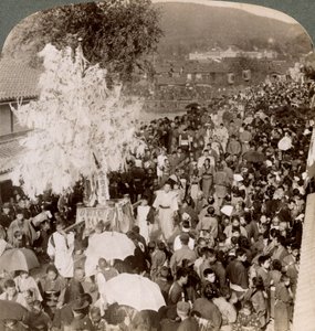 Bir köprü üzerinden İmparatorluk Müzesi