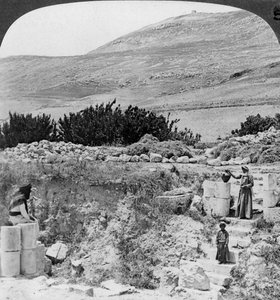 Jacobs kuyusuna giden basamaklar, kuzeybatıya bakıyor, Filistin İsrail, 1905. by Underwood and Underwood