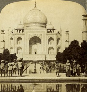 Taj Mahal, Agra, Uttar Pradesh, India. by Underwood and Underwood