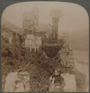 Rheinstein, Ren kalelerinin en güzeli - N., kalenin S. duvarından, Almanya, 1902. by Underwood and Underwood