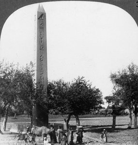 Heliopolis dikilitaşı, Mısır, 1905. by Underwood and Underwood