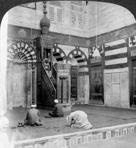 Kait Bey türbe camiindeki dua nişi ve minber, Kahire, Mısır, 1905. by Underwood and Underwood