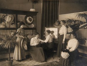 Tuhafiye Dükkanında Beş Kadın by Unidentified
