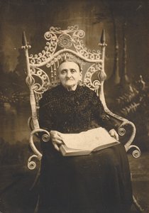 İsimsiz (Hasır Sandalyede Yaşlı Kadın Portresi) by Unidentified