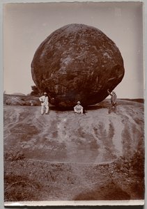 Krishna'nın Tereyağı Topu, Mahabalipuram by Unidentified Photographer