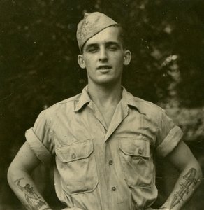 Dövmeli Amerikan askeri, c.1941 by Unknown