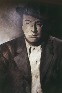 Şapka takan bir adamın yakın çekimi, Isla Negra, Valparaiso Bölgesi, Şili by Unknown artist
