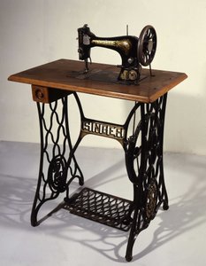 Şarkıcı Dikiş Makinası by Unknown artist