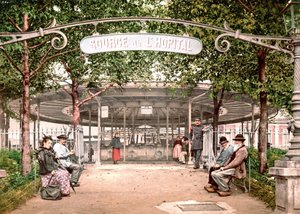 Vichy Hastanesinin Görünümü: Hastanenin Kaynağı. Fotokrom sd. v. 1890. by Unknown artist
